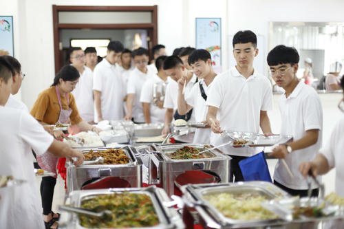 班级剩饭菜超重取消奖学金评选，这个规定效果如何？