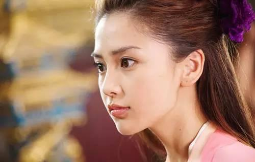 李菲儿说不认识Angelababy，你知道她们之间有哪些恩怨？