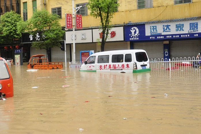 杭州遭暴雨突袭，一车库被淹，这种情况车险公司会给予赔付吗？