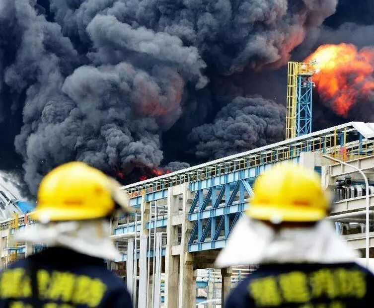 贵州贵阳市经开区发生疑似甲酸甲酯泄漏，致8死3伤，谁该为这些死者负责？