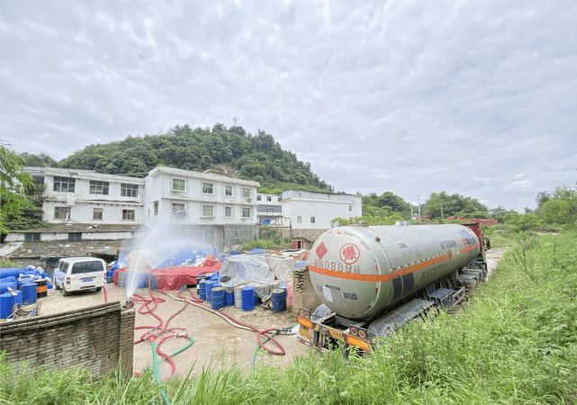 贵州贵阳市经开区发生疑似甲酸甲酯泄漏，致8死3伤，谁该为这些死者负责？