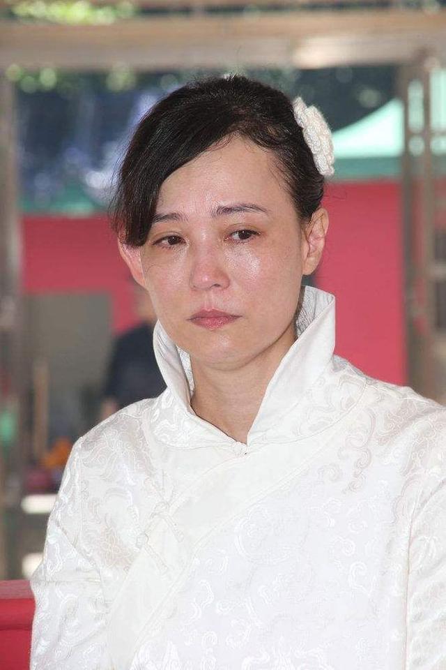 刘家良去世多年后，葬礼上哭到昏迷的小妻子翁静晶，如今人生状况怎样？