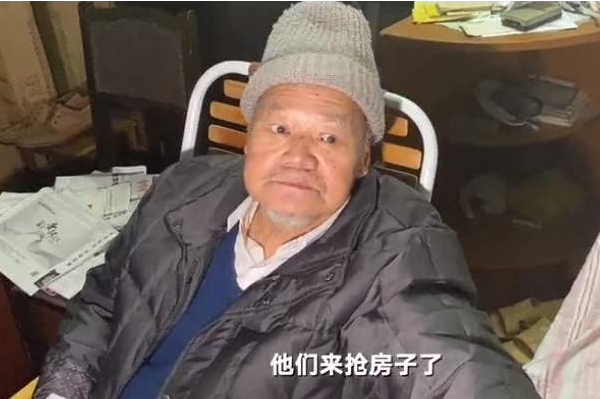 水果摊主受赠300万房产后与老人家属见面，该事件都经历过怎样的发转？