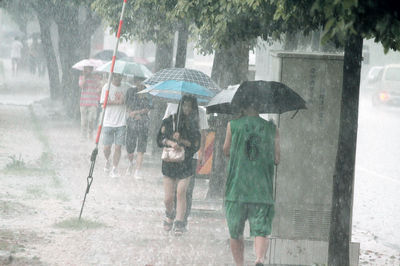 气象局报道，全国11省区有大到暴雨，是否会影响到人们的正常出行？