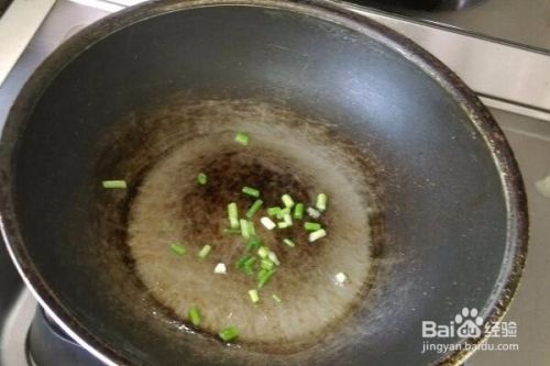 雪里蕻汆肉丝是怎样制作的？