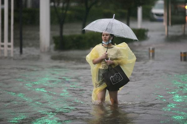 广东韶关特大暴雨：航拍画面中洪水汹涌，当地的灾情有多严峻？