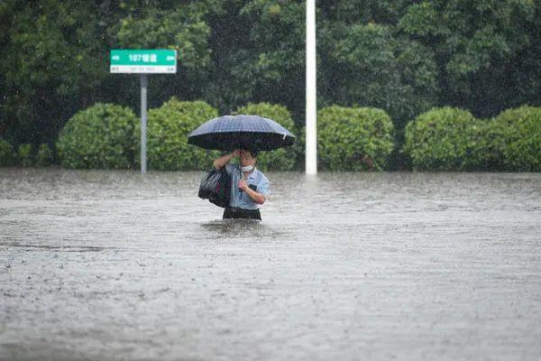 广东韶关特大暴雨：航拍画面中洪水汹涌，当地的灾情有多严峻？