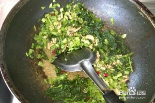 雪里蕻汆肉丝是怎样制作的？