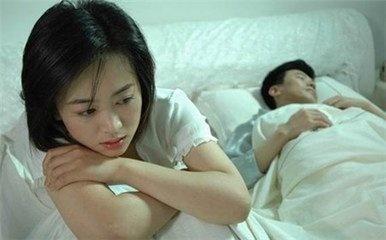 江苏一女子出轨后洗劫前男友婚房，如何从法律的角度看待此事？