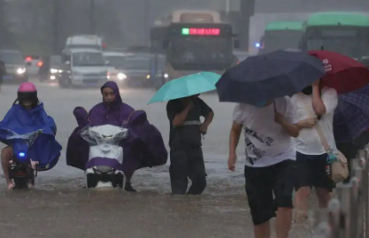 杭州西湖被暴雨“隐藏”了！接下来当地还会迎来暴雨吗？