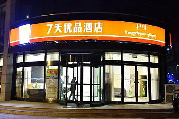 女子与驾校教练喝酒后酒店身亡，已排除他杀，那她到底是怎么死的？