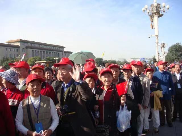 张家界通报导游骂游客骗吃骗喝，遇到没有素质的导游该如何应对？