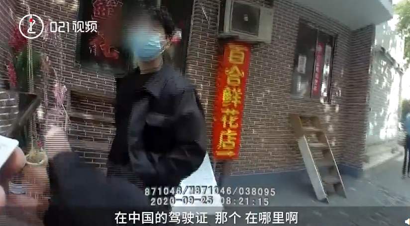 外卖员无证驾驶被查，他为何假装是韩国人？