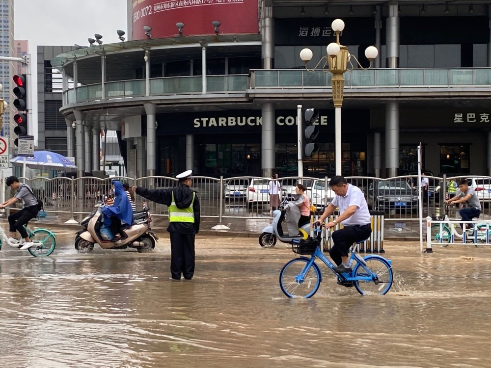 郑州特大暴雨内涝，是天灾前的无能为力，还是“海绵城市”的失效？