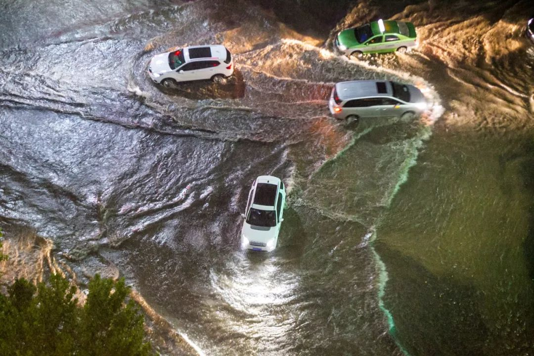 郑州特大暴雨内涝，是天灾前的无能为力，还是“海绵城市”的失效？