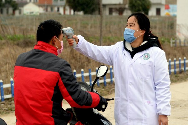 逝者安息！村民不配合防疫撞人致死后逃逸，你怎么看？