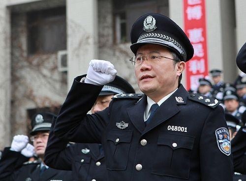 新人民警察法何时颁布？